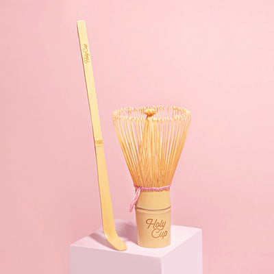 Matcha šluotelė ir šaukštelis