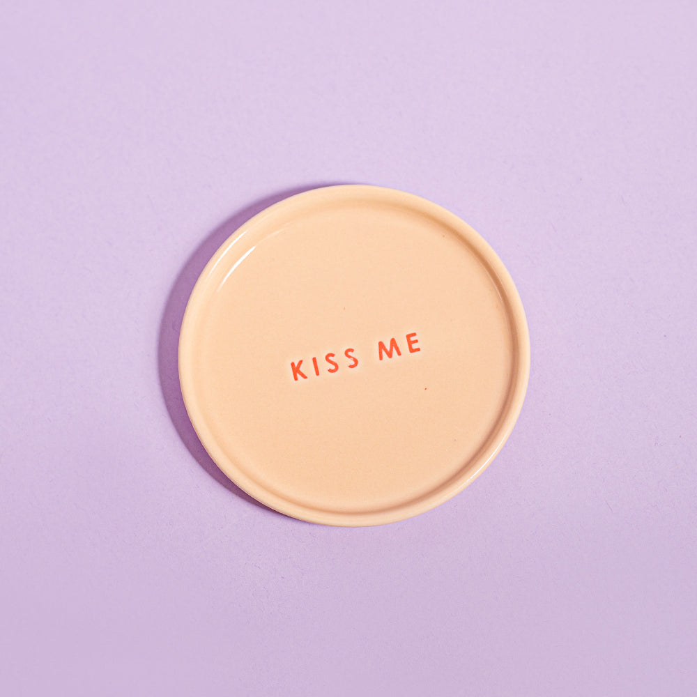 Keramikinė lėkštutė KISS ME ⌀8.5cm