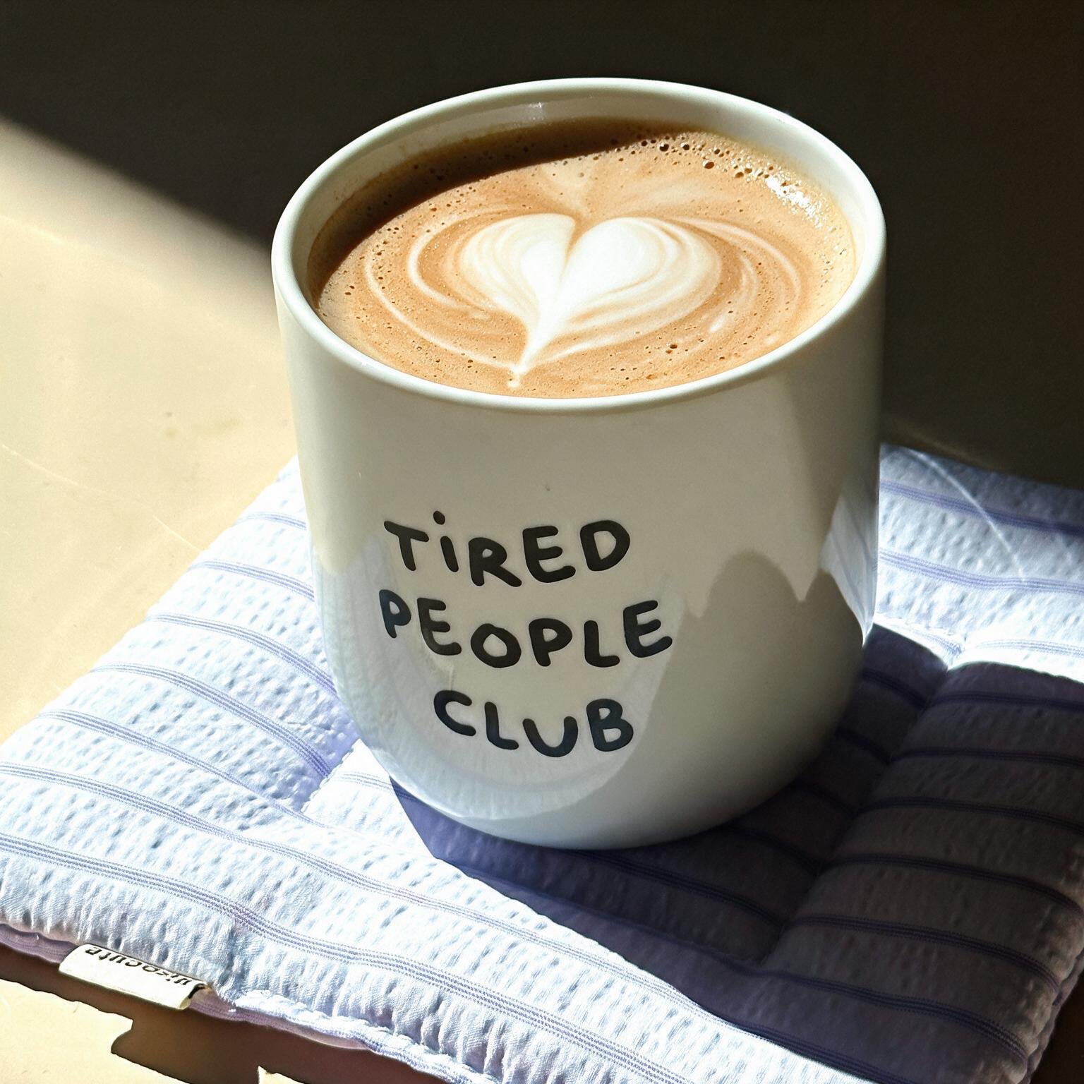 Porcelianinis puodelis TIRED PEOPLE CLUB 250ml